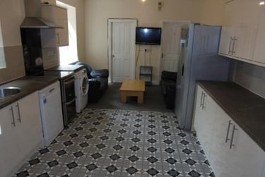 9 bed house, Mauldeth Road Fallowfield, Fallowfield, Manchester, M204NF - Image 2